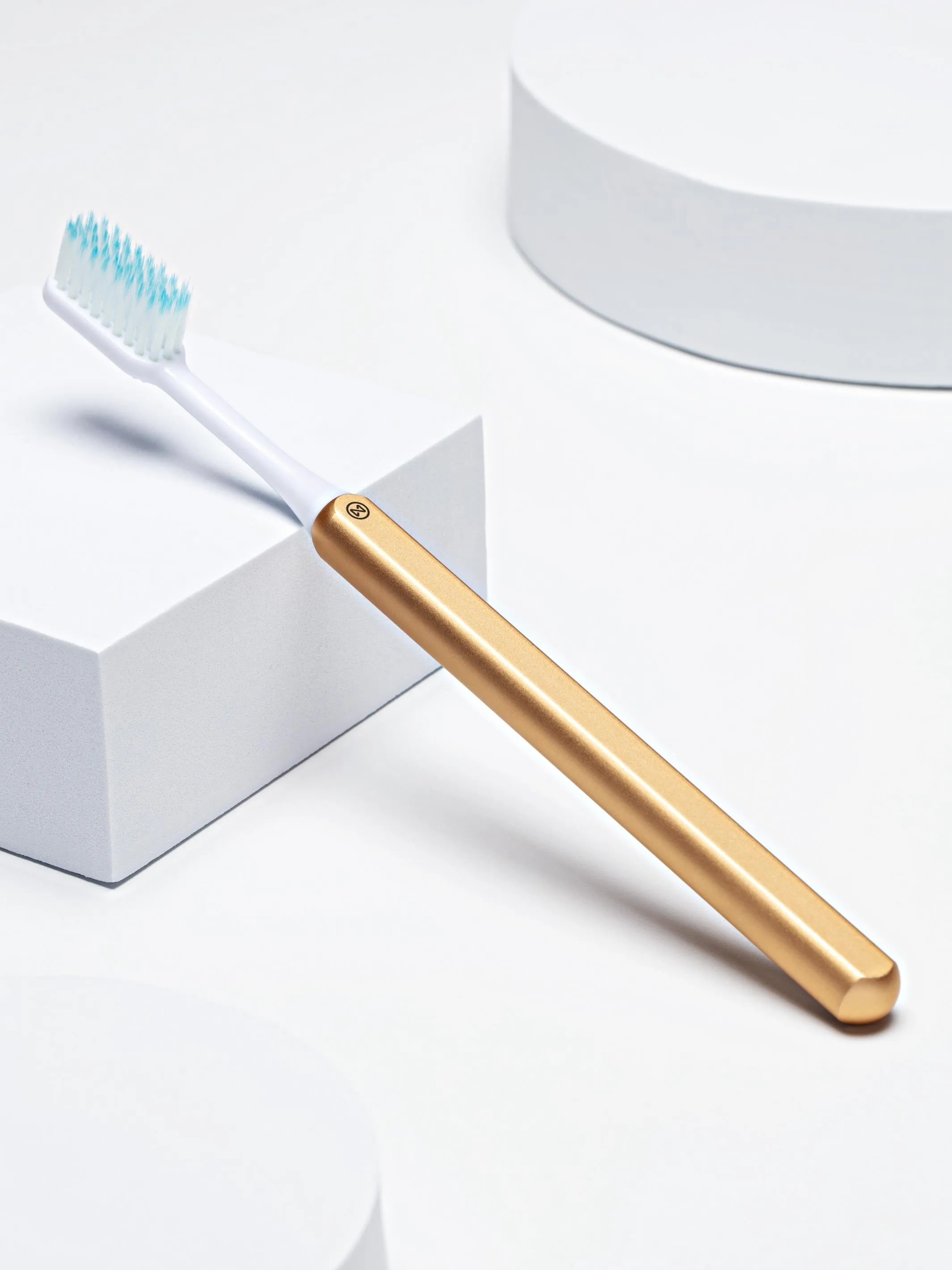 Gold Toothbrush   2 brush heads