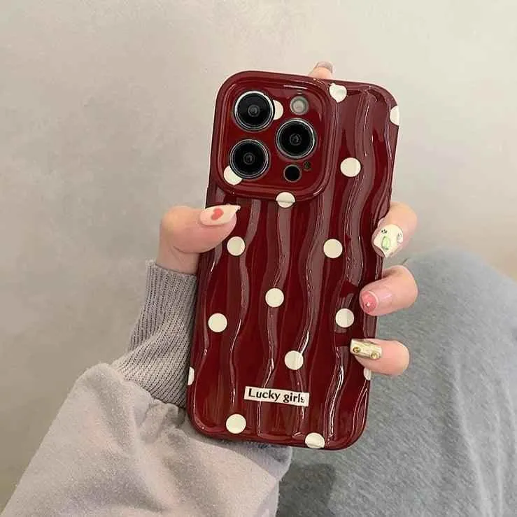 TSP69 Cute Phone Case  For iPhone 11, 12, 13, 14, 15 Pro Max - Stylish Red Hearts - Wavy Pattern